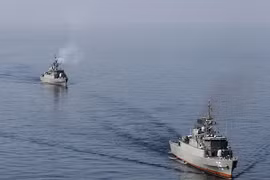Tàu hải quân Iran tham gia cuộc diễn tập quân sự Valayat-90 tại eo biển Hormuz. (Nguồn: Sputnik/TTXVN)