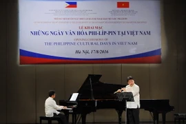 chương trình nghệ thuật "Những ngày văn hóa Philippines tại Việt Nam". (Ảnh: Minh Đức/TTXVN)