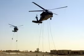 Binh sỹ Mỹ tại căn cứ không quân Qayyara, cách Mosul 35km về phía nam, ngày 4/10/2003. (Nguồn: AFP/TTXVN)
