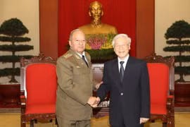 Tổng Bí thư Nguyễn Phú Trọng tiếp Thượng tướng Leopoldo Cintra Frías, Ủy viên Bộ Chính trị, Bộ trưởng Bộ các Lực lượng Vũ trang Cách mạng Cuba đang thăm hữu nghị chính thức Việt Nam. (Ảnh: Trí Dũng/TTXVN)