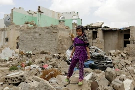 Cảnh đổ nát sau cuộc không kích ở Sana'a ngày 25/3. (Nguồn: EPA/TTXVN)