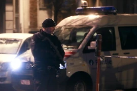 Cảnh sát Bỉ làm nhiệm vụ tại một tuyến đường ở quận Molenbeek, Brussels ngày 14/1. (Nguồn: EPA/TTXVN)