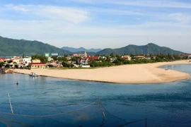 Một góc vịnh Lăng Cô. (Ảnh: Huy Hùng/TTXVN)
