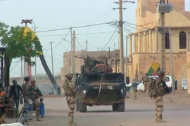 Binh sỹ tuần tra tại một con phố ở Kidal, Mali ngày 3/10/2016. (Nguồn: AFP/TTXVN)