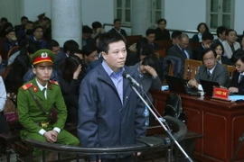 Bị cáo Hà Văn Thắm trước vành móng ngựa. (Ảnh: Phạm Kiên/TTXVN)