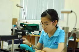 Đinh Thị Hương Thảo với thành tích hai lần đoạt Huy chương Vàng Olympic Vật lý quốc tế năm 2015 và 2016. (Ảnh: Quý Trung/TTXVN)