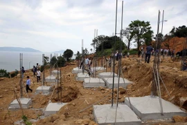 Các phần móng biệt thự xây dựng trái phép khi chưa được cấp giấy phép xây dựng tại dự án Khu du lịch Sinh thái Biển Tiên Sa. (Ảnh: Trần Lê Lâm/TTXVN)