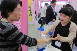 Những dụng cụ mátxa "làm mưa làm gió" tại K-Beauty 2014