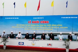 Khởi công dự án cầu vượt sông Hồng nối Thái Bình-Hà Nam