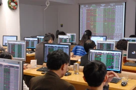 Đuối sức cuối phiên, chỉ số VN-Index may mắn giữ được sắc xanh