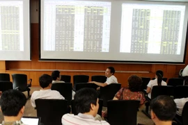 Chỉ số VN-Index quay đầu tăng điểm phiên đầu tháng Mười Hai 