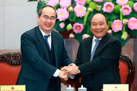 Thủ tướng Chính phủ Nguyễn Xuân Phúc và Chủ tịch Ủy ban Trung ương Mặt trận Tổ quốc Việt Nam Nguyễn Thiện Nhân tại buổi làm việc. (Ảnh: Thống Nhất/TTXVN)