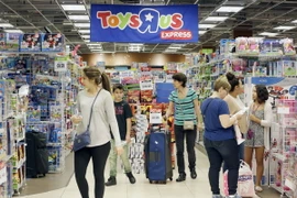 Người dân Mỹ mua sắm trong Ngày Black Friday. (Nguồn: AP/TTXVN)