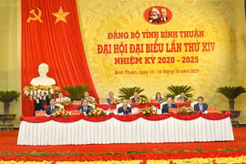 Đoàn Chủ tịch chủ trì Đại hội. (Ảnh: Nguyễn Thanh/TTXVN)