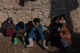 Trẻ em tại một trại tị nạn ở Kabul, Afghanistan. (Ảnh: THX/TTXVN)