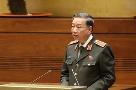 Bộ trưởng Bộ Công an Tô Lâm, thừa ủy quyền của Thủ tướng Chính phủ trình bày Tờ trình về dự án Luật Bảo đảm trật tự, an toàn giao thông đường bộ. (Ảnh: Dương Giang/TTXVN)