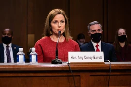 Ứng cử viên Thẩm phán Tòa án Tối cao Amy Coney Barrett phát biểu tại phiên điều trần của Ủy ban Tư pháp Thượng viện Mỹ ở Washington, DC. (Ảnh: AFP/TTXVN)