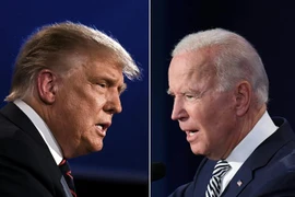 Ứng viên tranh cử Tổng thống của đảng Dân chủ Joe Biden (phải) và Tổng thống đương nhiệm Donald Trump trong cuộc tranh luận trực tiếp đầu tiên ở Cleveland, Ohio, ngày 29/9. (Ảnh: AFP/TTXVN)