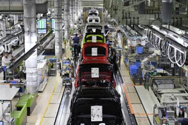 Dây chuyền sản xuất xe ôtô của Tập đoàn Toyota, Nhật Bản tại nhà máy Tsutsumi ở quận Aichi. (Ảnh: AFP/TTXVN)
