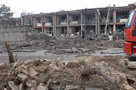 Hiện trường một vụ tấn công nhằm vào căn cứ quân sự của Afghanistan tại Gardez, tỉnh Paktia, Afghanistan, tháng 5/2020. (Ảnh: AFP/TTXVN)