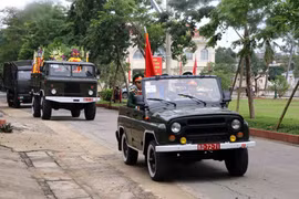 Quang cảnh lễ truy điệu, tiễn đưa các cán bộ, chiến sỹ về với đất mẹ. (Ảnh: Đỗ Trưởng/TTXVN)