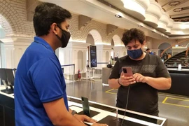 Mẫu điện thoại Galaxy Note 20 được giới thiệu tại Bangalore, Ấn Độ. (Ảnh: Yonhap/TTXVN)