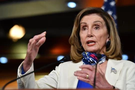 Chủ tịch Hạ viện Mỹ Nancy Pelosi phát biểu tại cuộc họp báo ở Washington, DC. (Ảnh: AFP/TTXVN)