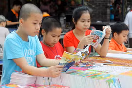 Năm tựa sách văn học và truyện tranh bán chạy trong tháng 11 