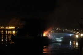 Đồng Nai: Hai tàu chở dầu bốc cháy, ít nhất 2 người chết