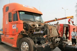 Xe tải vượt đèn đỏ gây tai nạn liên hoàn, 4 người thương vong