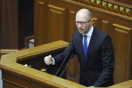 [Video] Tổng thống Ukraine đề xuất để ông Yatsenyuk làm thủ tướng