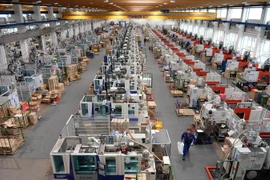 Ngành chế tạo châu Âu suy yếu trước những rủi ro toàn cầu