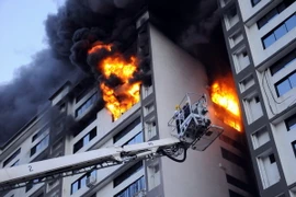 [Photo] Cháy tòa nhà thương mại cao tầng ở Ấn Độ