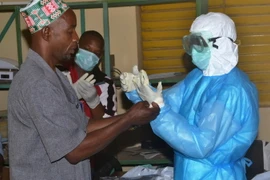 [Infographics] Đại dịch Ebola tại Tây Phi ngày càng nghiêm trọng