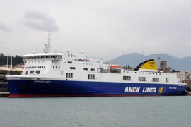 Tàu chở khoảng 400 người di cư phát tín hiệu cầu cứu gần Hy Lạp