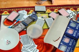 Hà Tĩnh: Bắt 7 đối tượng đánh bạc tại khách sạn Đông Á