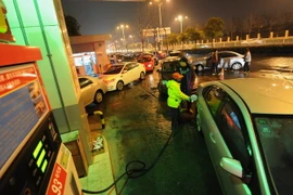 Giá dầu tại châu Á biến động trái chiều trong phiên cuối tuần