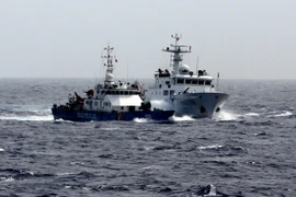 Phóng sự "Rượt đuổi ở Hoàng Sa" trên trang nhất báo Le Monde