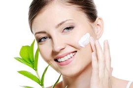 Bảy bí quyết chăm sóc da cho quý cô hay trang điểm 