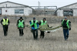 [Video] Hoàn tất công tác thu gom di dời xác máy bay MH17 