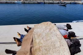 Chìm tàu ngoài khơi Libya, hàng chục người chết và mất tích
