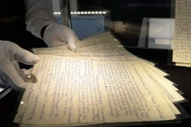 Sắp bán đấu giá bộ sưu tập cá nhân lớn của John Lennon