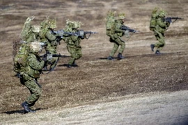 Nhật bãi bỏ lệnh cấm triển khai quyền phòng vệ tập thể