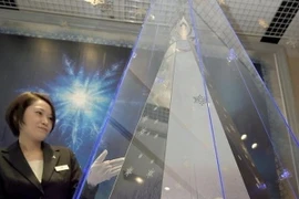 Nhật Bản giới thiệu cây thông Noel đặc biệt trị giá 2,56 triệu USD