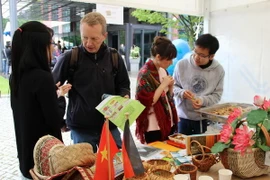 Đặc sắc gian hàng Việt tại lễ hội "Ngày mở cửa- Berlin 2014"