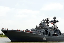 Đội tàu Hải quân Liên bang Nga ghé đậu cảng Cam Ranh