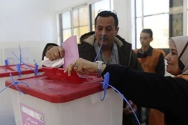 Người dân Libya đi bỏ phiếu bầu Hội đồng lập hiến ngày 20/2. (Nguồn: Reuters)