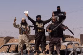 IS tấn công mỏ dầu chiến lược Al-Shaer ở miền Trung Syria
