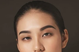 Elegant Chic - Xu hướng trang điểm giản đơn mà phá cách