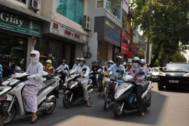 Nắng nóng tiếp tục gia tăng cường độ trên khắp cả nước